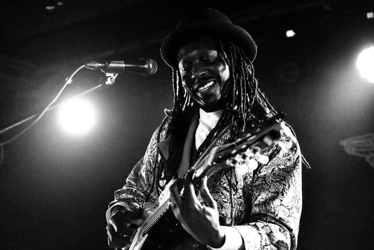 Faada Freddy přivezl do Rock Café v Praze směs gospelu, soulu, jazzu, reggae, popu a hip hopu