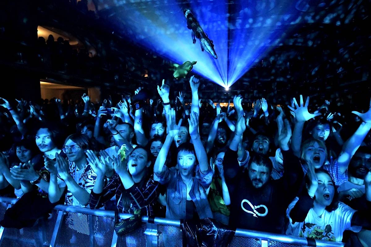 Pět nových alb si zasloužilo turné. Australští rockeři King Gizzard & The Lizard Wizard vyprodali pražskou Lucernu