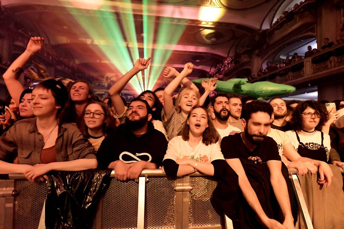 Pět nových alb si zasloužilo turné. Australští rockeři King Gizzard & The Lizard Wizard vyprodali pražskou Lucernu