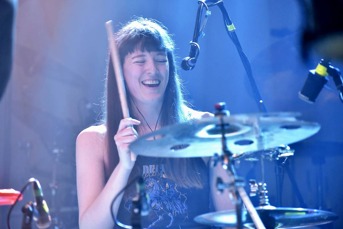 Pět nových alb si zasloužilo turné. Australští rockeři King Gizzard & The Lizard Wizard vyprodali pražskou Lucernu