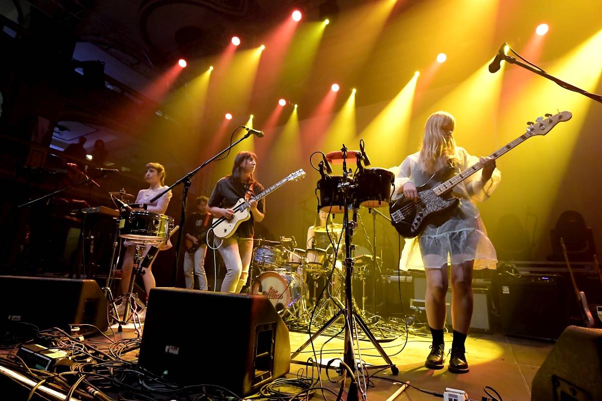 Pět nových alb si zasloužilo turné. Australští rockeři King Gizzard & The Lizard Wizard vyprodali pražskou Lucernu