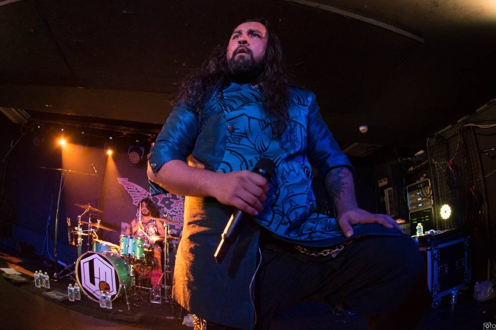 Pražským Rock Café se prohnala metalová bouře. Bloodywood nabili fanoušky energií