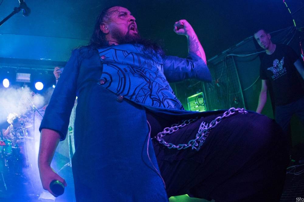 Pražským Rock Café se prohnala metalová bouře. Bloodywood nabili fanoušky energií