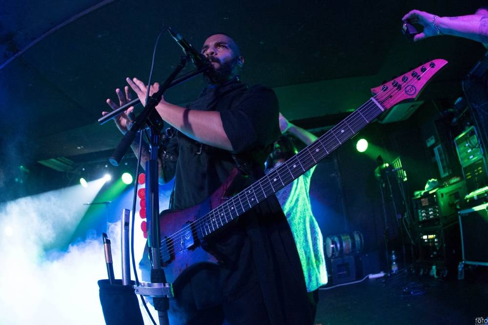 Pražským Rock Café se prohnala metalová bouře. Bloodywood nabili fanoušky energií