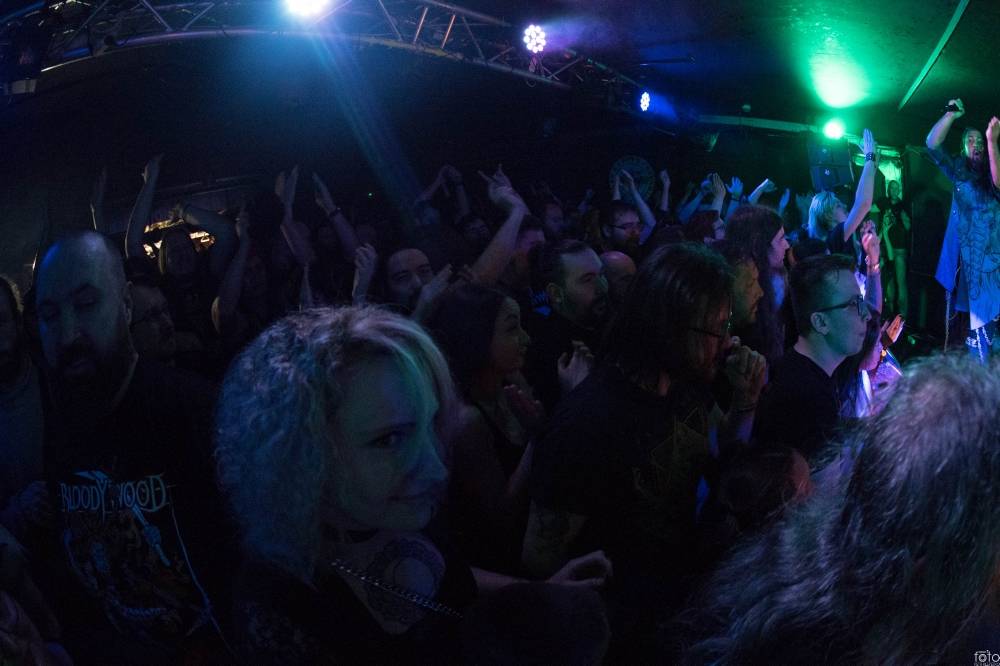 Pražským Rock Café se prohnala metalová bouře. Bloodywood nabili fanoušky energií