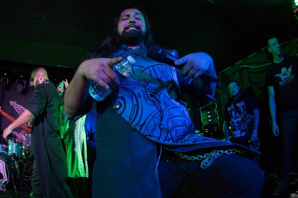 Pražským Rock Café se prohnala metalová bouře. Bloodywood nabili fanoušky energií