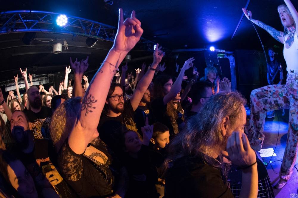 Pražským Rock Café se prohnala metalová bouře. Bloodywood nabili fanoušky energií