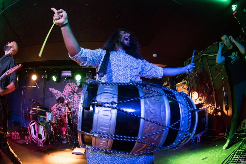 Pražským Rock Café se prohnala metalová bouře. Bloodywood nabili fanoušky energií