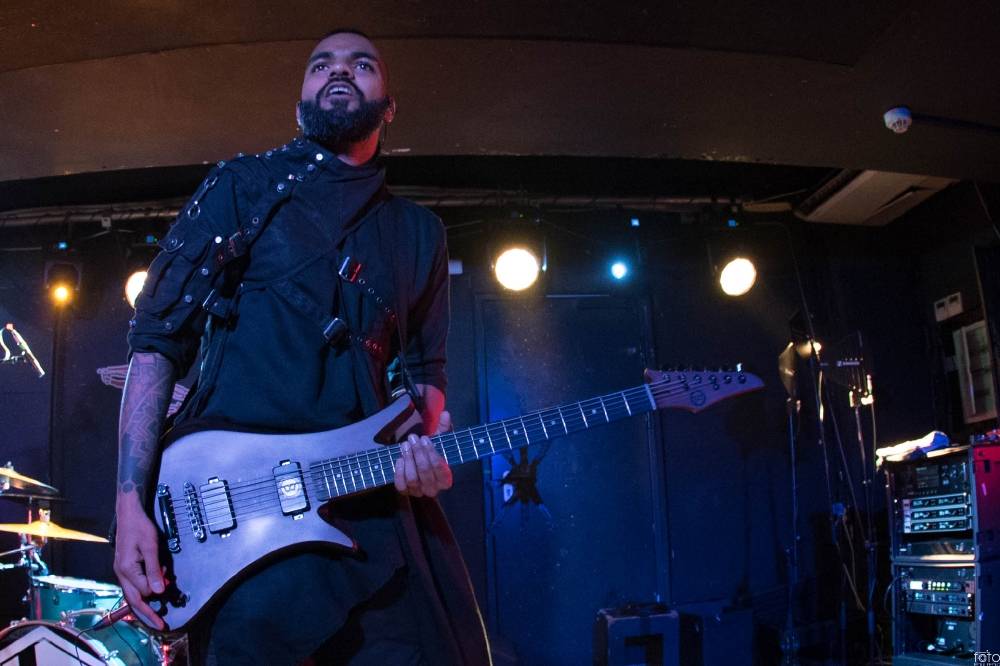 Pražským Rock Café se prohnala metalová bouře. Bloodywood nabili fanoušky energií