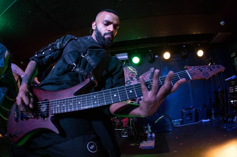 Pražským Rock Café se prohnala metalová bouře. Bloodywood nabili fanoušky energií