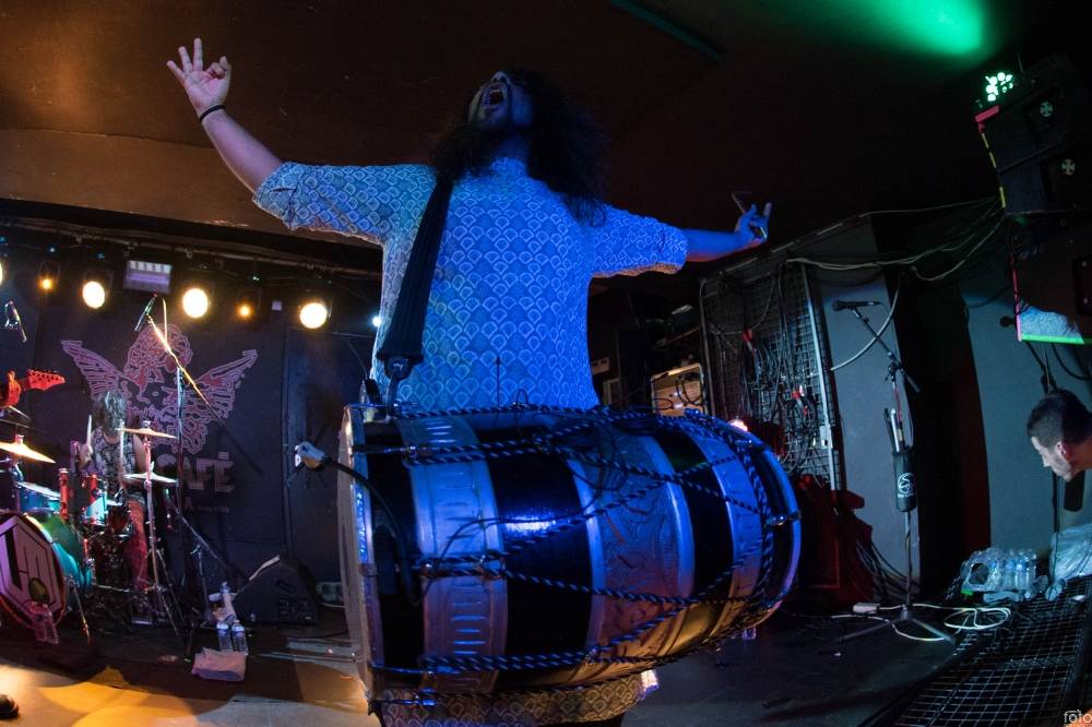 Pražským Rock Café se prohnala metalová bouře. Bloodywood nabili fanoušky energií