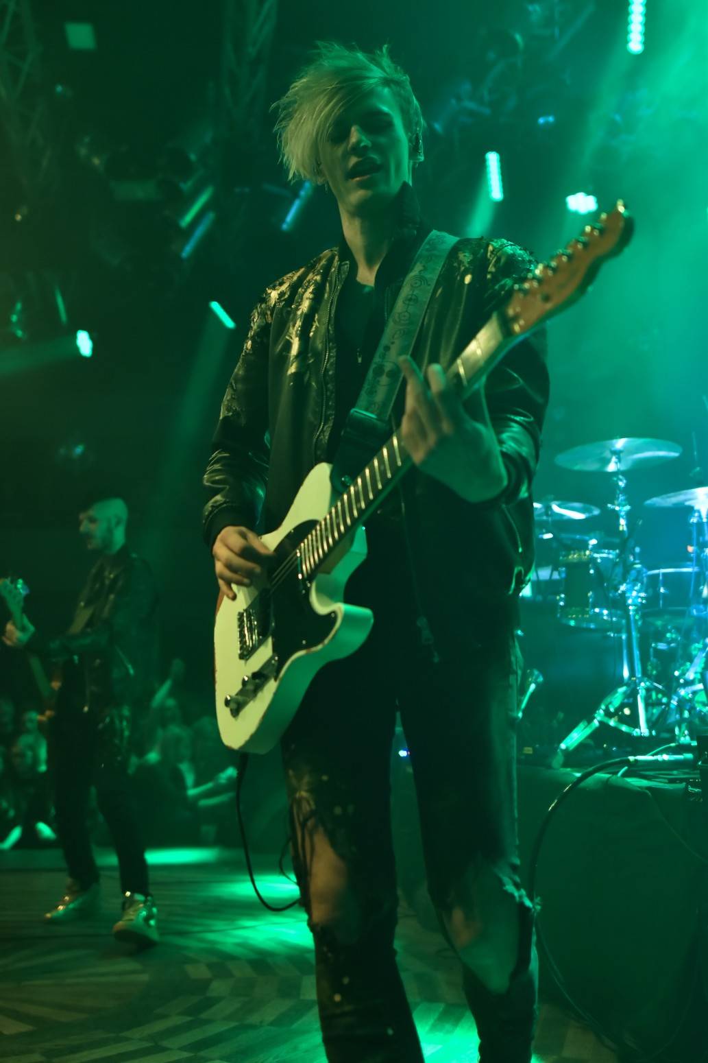 Civilní Obrana vyprodala pražský Lucerna Music Bar, jejími hosty byly Rybičky 48 a Denisa Nesvačilová