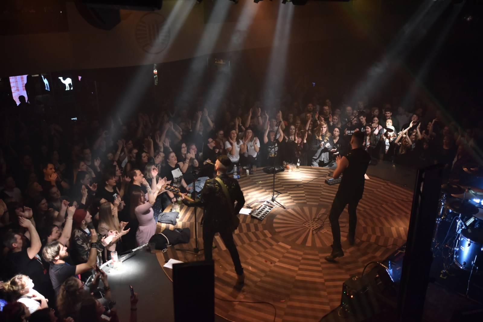 Civilní Obrana vyprodala pražský Lucerna Music Bar, jejími hosty byly Rybičky 48 a Denisa Nesvačilová