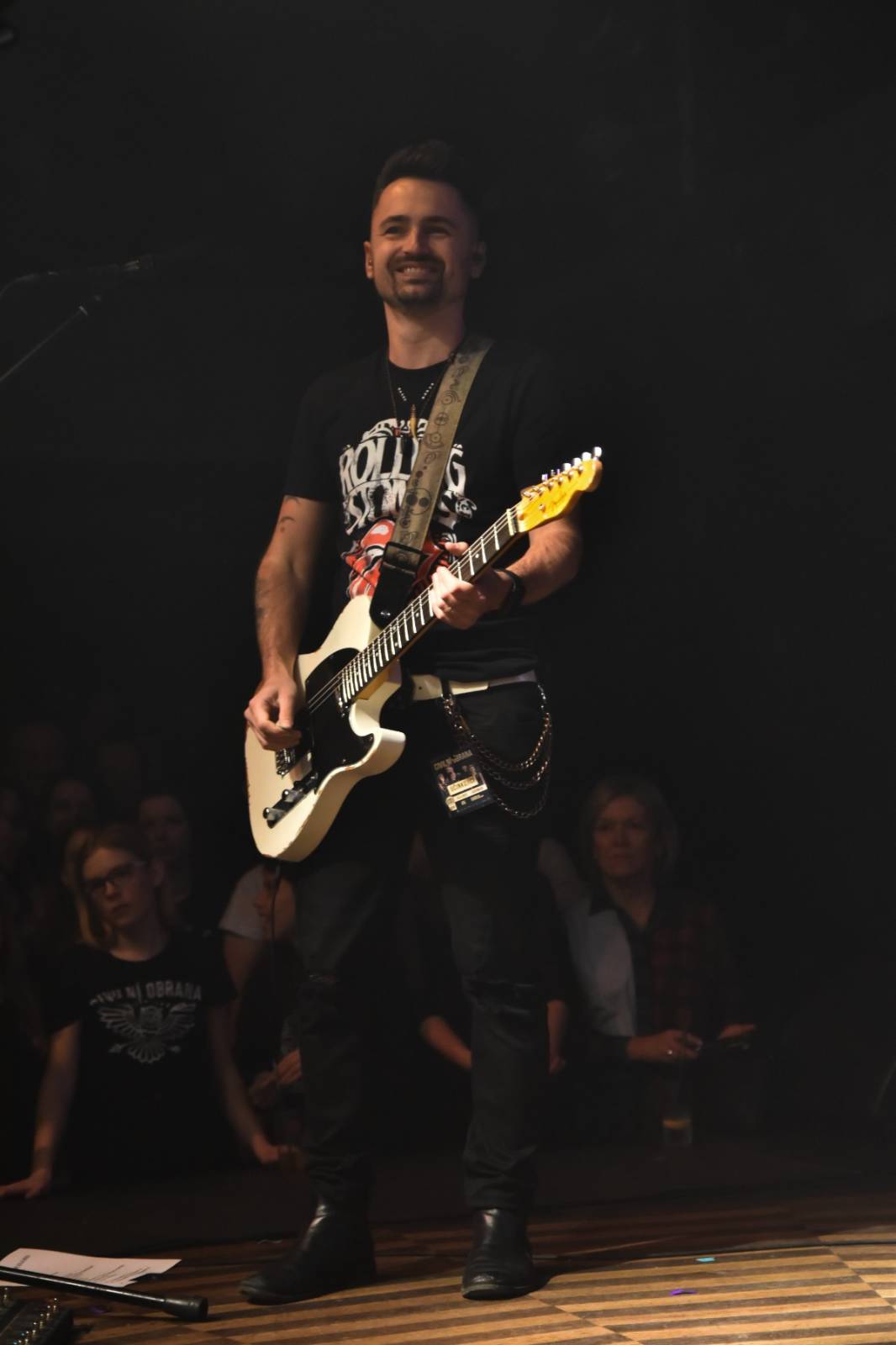 Civilní Obrana vyprodala pražský Lucerna Music Bar, jejími hosty byly Rybičky 48 a Denisa Nesvačilová