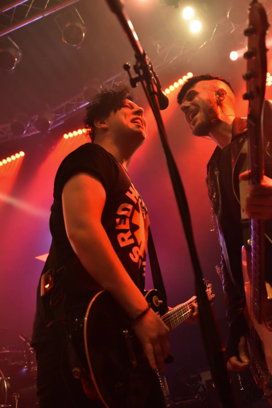 Civilní Obrana vyprodala pražský Lucerna Music Bar, jejími hosty byly Rybičky 48 a Denisa Nesvačilová