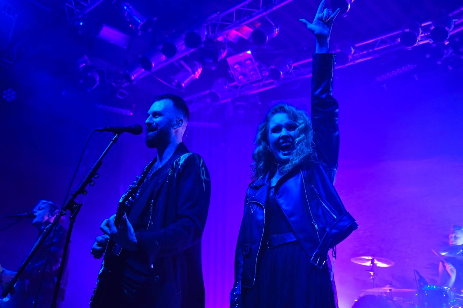 Civilní Obrana vyprodala pražský Lucerna Music Bar, jejími hosty byly Rybičky 48 a Denisa Nesvačilová