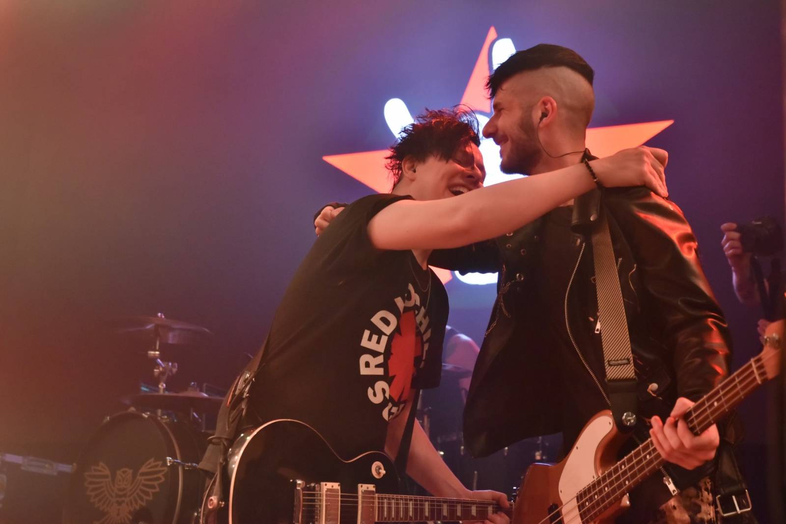 Civilní Obrana vyprodala pražský Lucerna Music Bar, jejími hosty byly Rybičky 48 a Denisa Nesvačilová