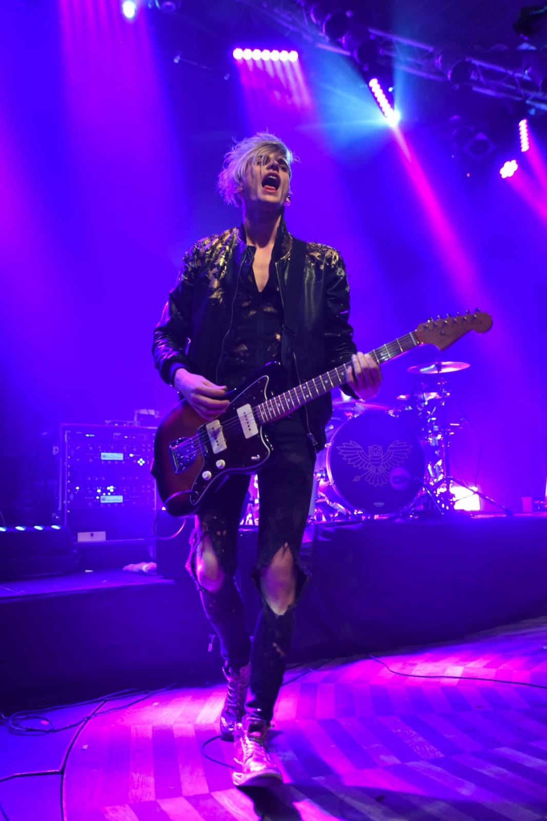 Civilní Obrana vyprodala pražský Lucerna Music Bar, jejími hosty byly Rybičky 48 a Denisa Nesvačilová