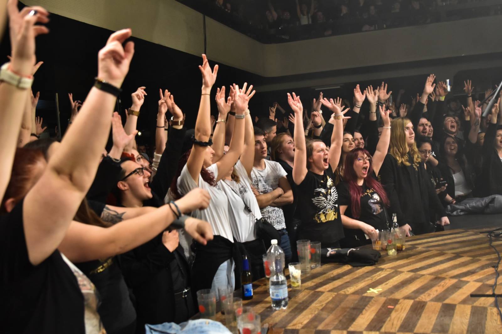 Civilní Obrana vyprodala pražský Lucerna Music Bar, jejími hosty byly Rybičky 48 a Denisa Nesvačilová