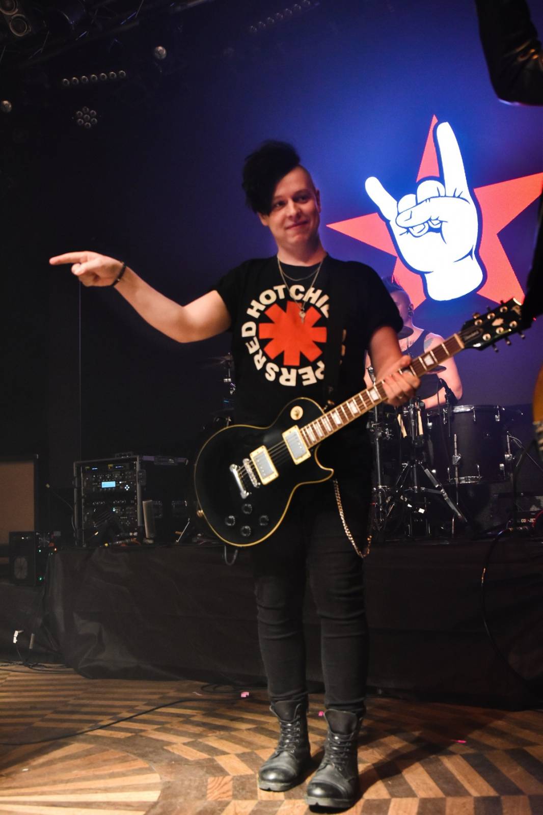 Civilní Obrana vyprodala pražský Lucerna Music Bar, jejími hosty byly Rybičky 48 a Denisa Nesvačilová