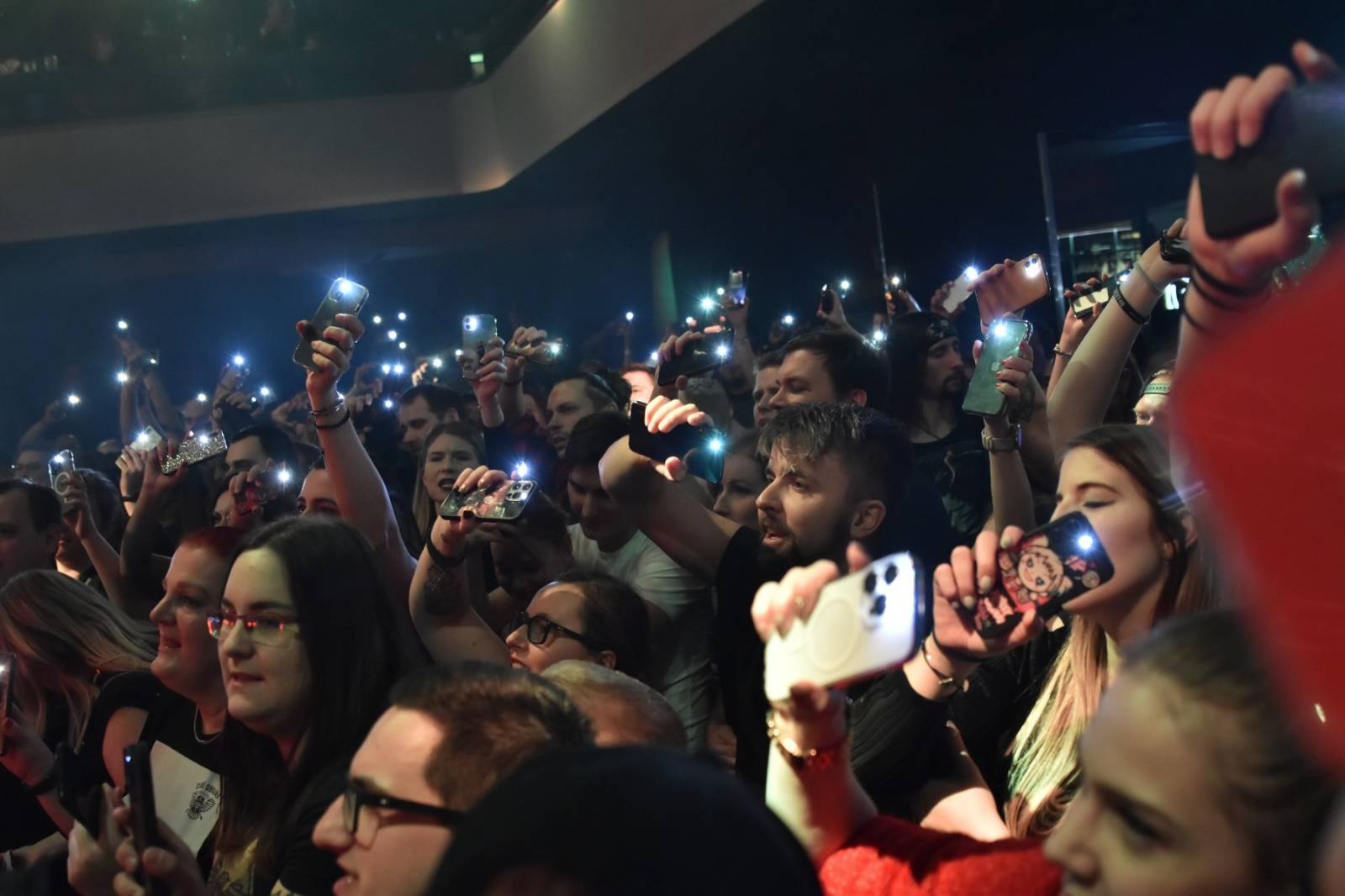 Civilní Obrana vyprodala pražský Lucerna Music Bar, jejími hosty byly Rybičky 48 a Denisa Nesvačilová