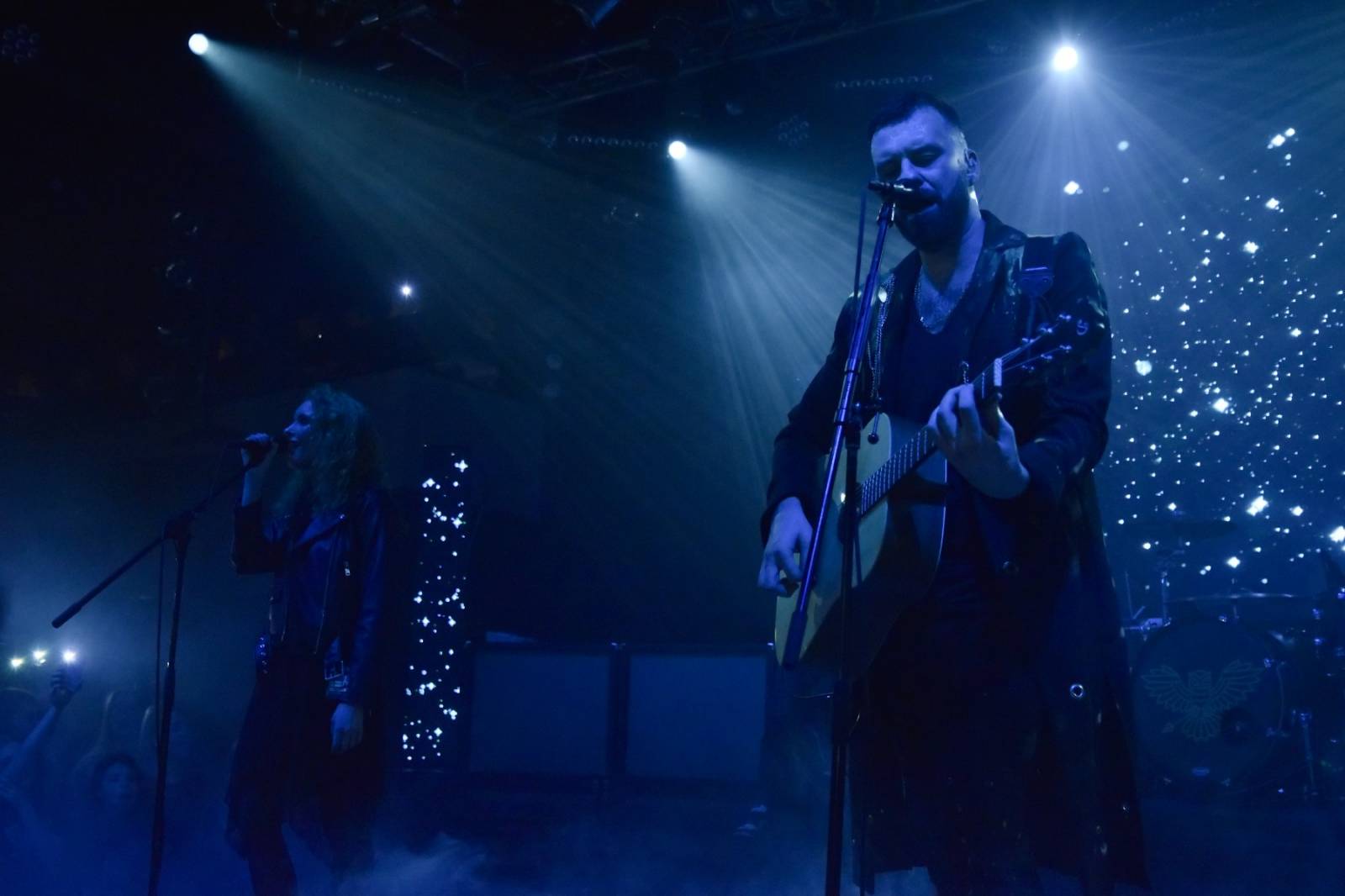 Civilní Obrana vyprodala pražský Lucerna Music Bar, jejími hosty byly Rybičky 48 a Denisa Nesvačilová