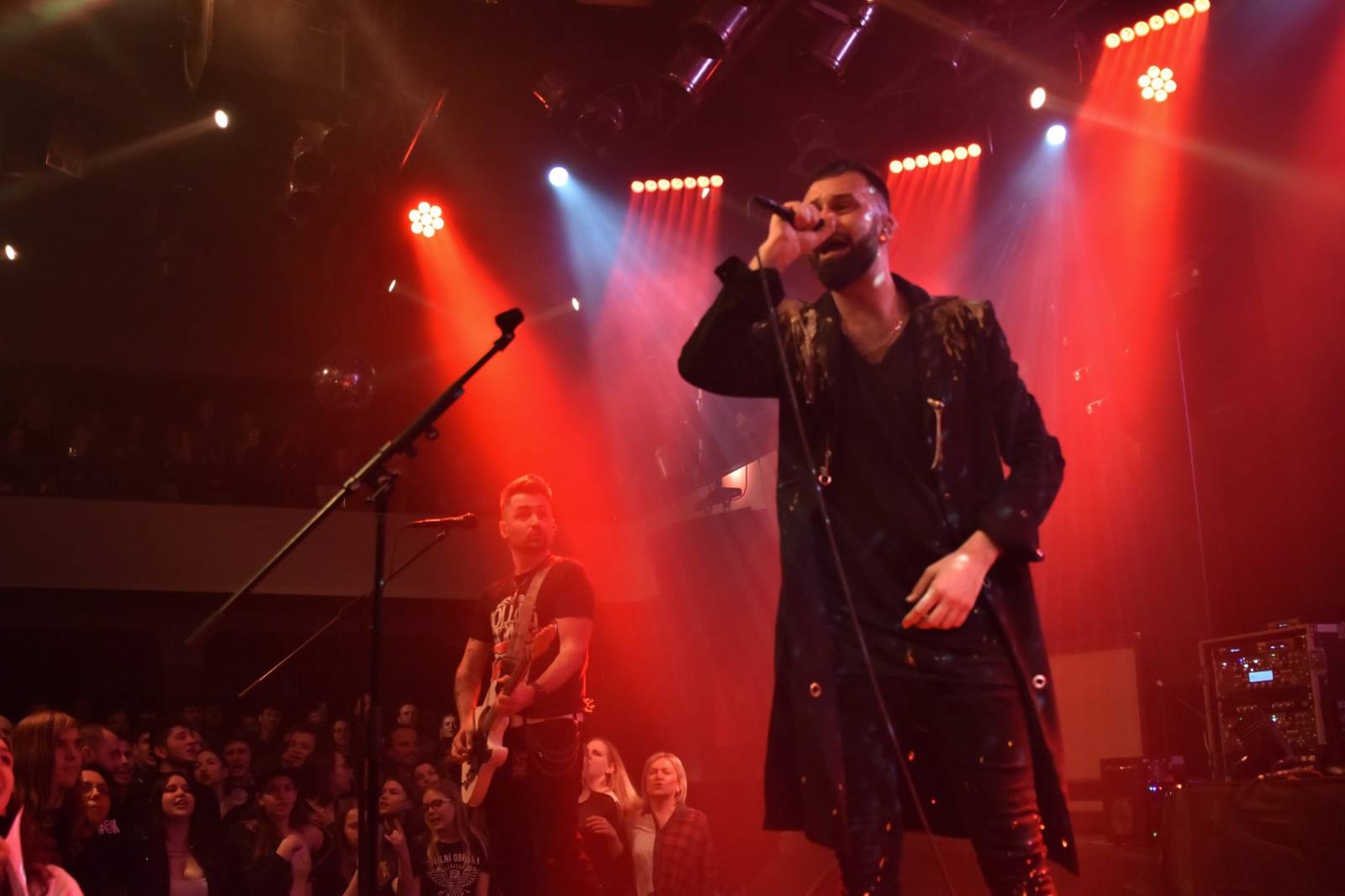 Civilní Obrana vyprodala pražský Lucerna Music Bar, jejími hosty byly Rybičky 48 a Denisa Nesvačilová