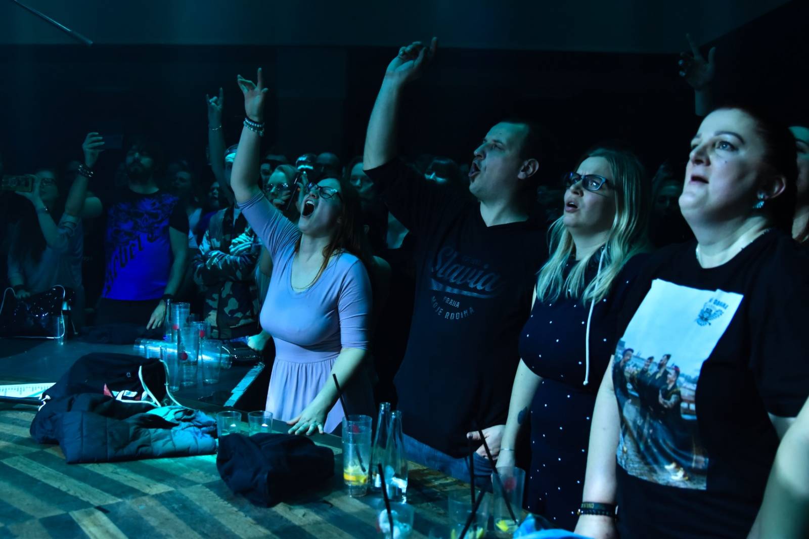 Civilní Obrana vyprodala pražský Lucerna Music Bar, jejími hosty byly Rybičky 48 a Denisa Nesvačilová