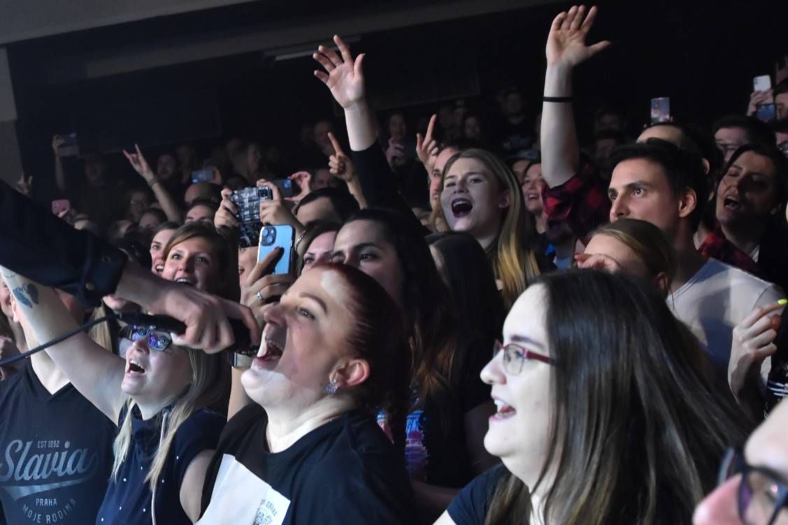 Civilní Obrana vyprodala pražský Lucerna Music Bar, jejími hosty byly Rybičky 48 a Denisa Nesvačilová