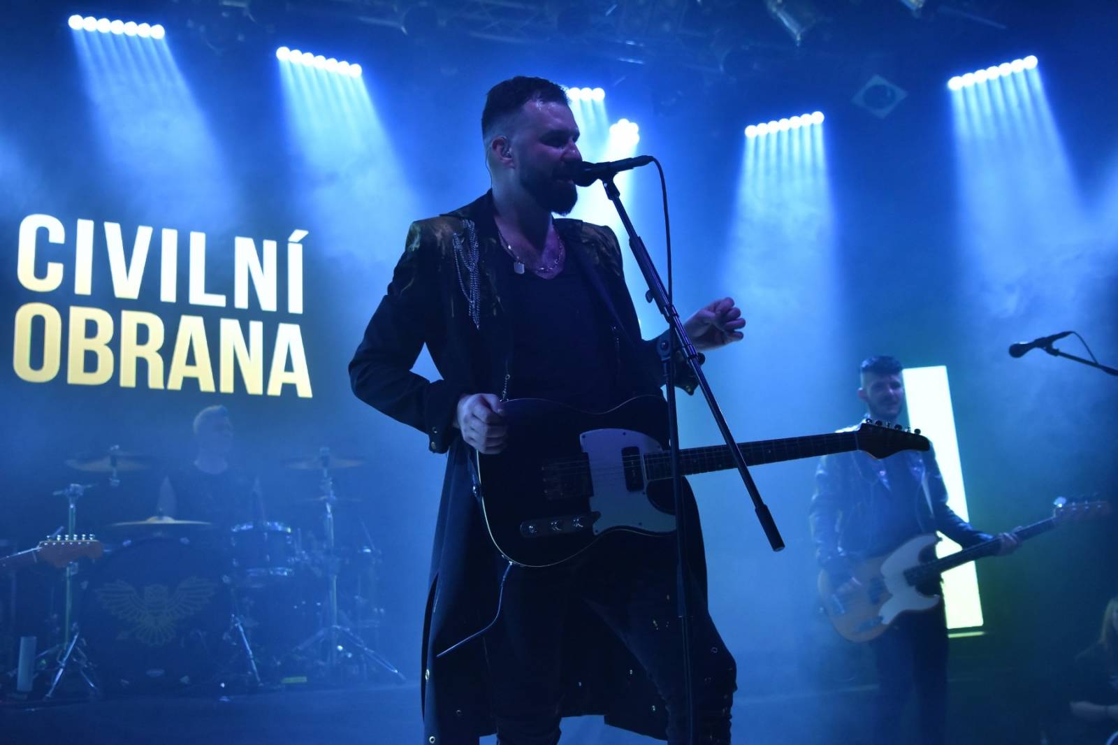 Civilní Obrana vyprodala pražský Lucerna Music Bar, jejími hosty byly Rybičky 48 a Denisa Nesvačilová