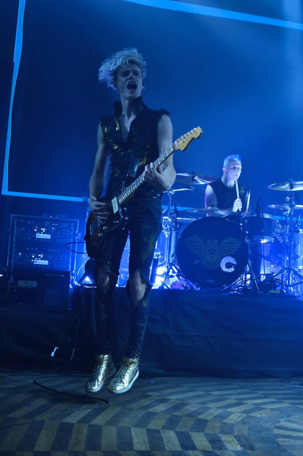 Civilní Obrana vyprodala pražský Lucerna Music Bar, jejími hosty byly Rybičky 48 a Denisa Nesvačilová