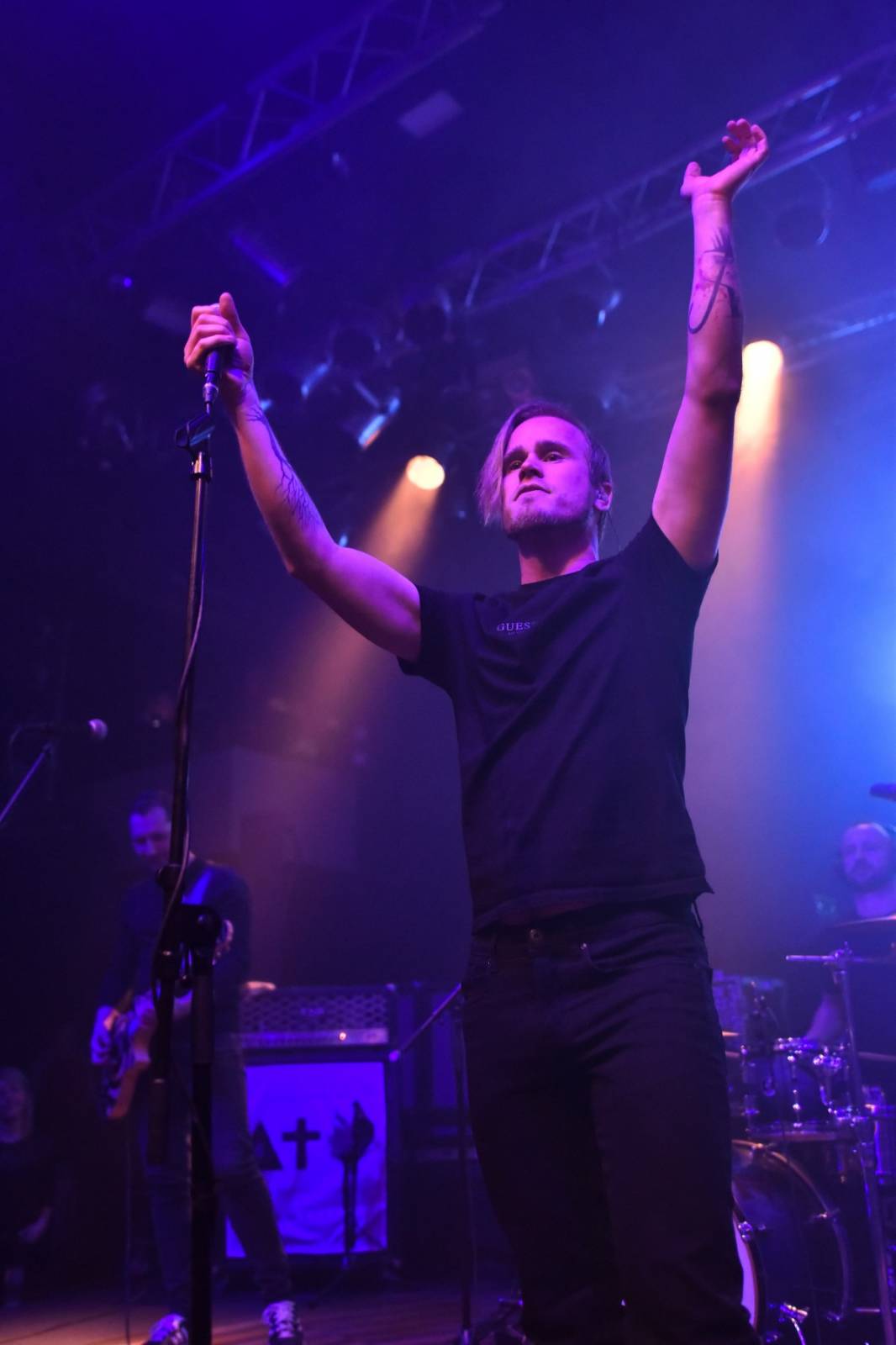 Civilní Obrana vyprodala pražský Lucerna Music Bar, jejími hosty byly Rybičky 48 a Denisa Nesvačilová