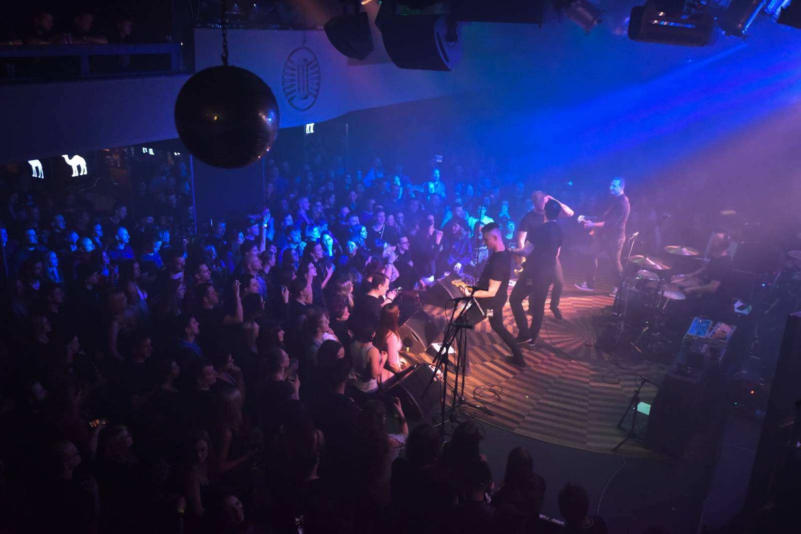 Civilní Obrana vyprodala pražský Lucerna Music Bar, jejími hosty byly Rybičky 48 a Denisa Nesvačilová