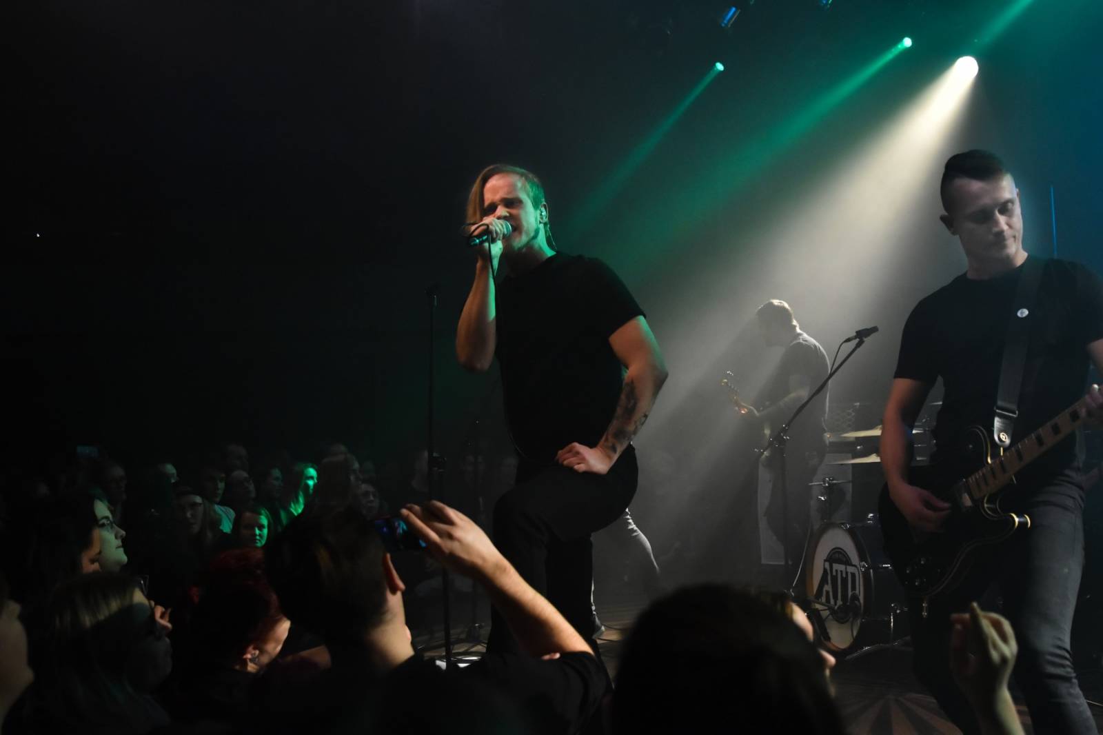 Civilní Obrana vyprodala pražský Lucerna Music Bar, jejími hosty byly Rybičky 48 a Denisa Nesvačilová