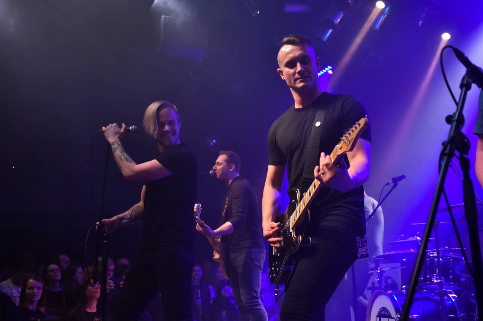 Civilní Obrana vyprodala pražský Lucerna Music Bar, jejími hosty byly Rybičky 48 a Denisa Nesvačilová