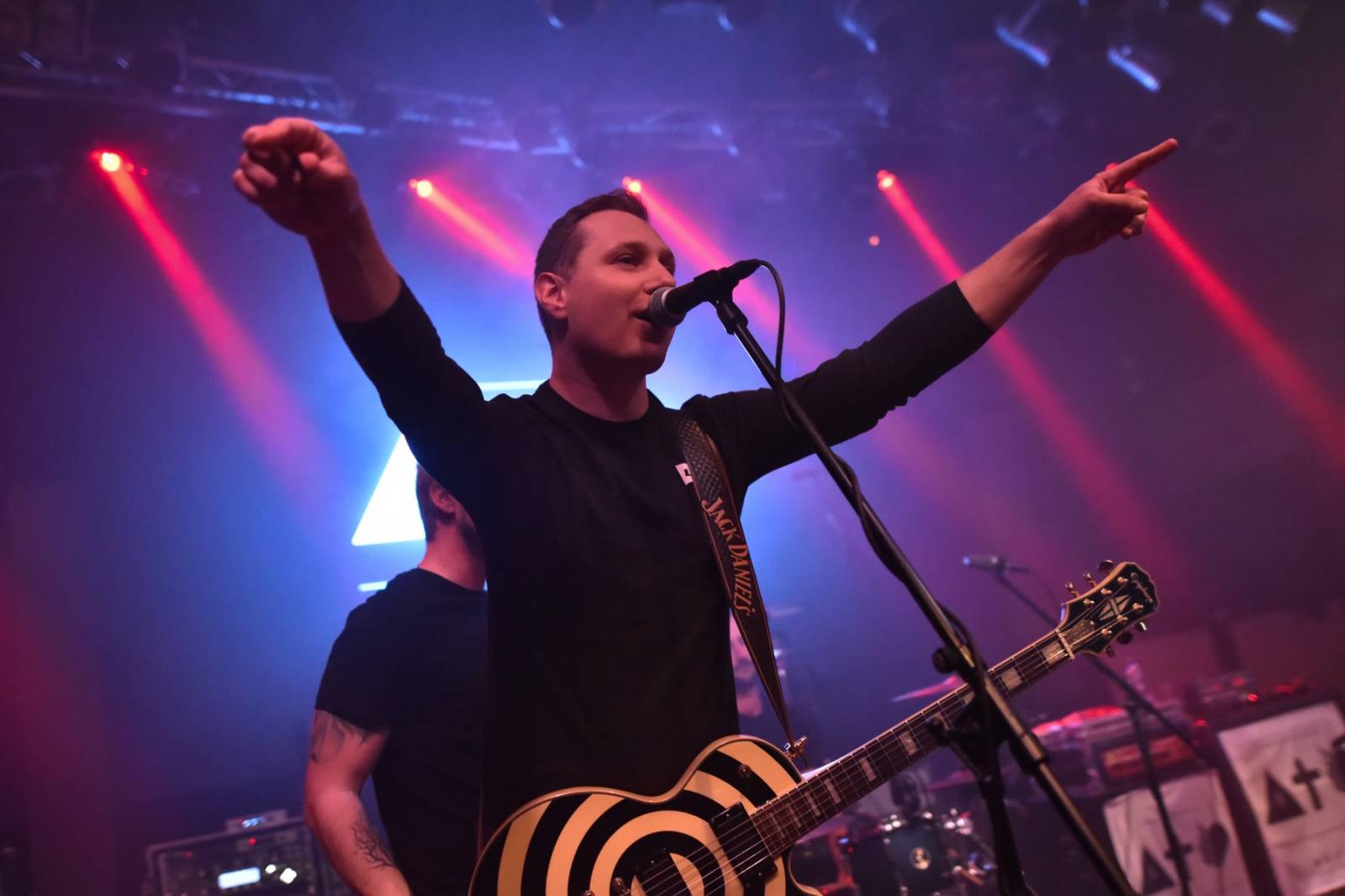 Civilní Obrana vyprodala pražský Lucerna Music Bar, jejími hosty byly Rybičky 48 a Denisa Nesvačilová