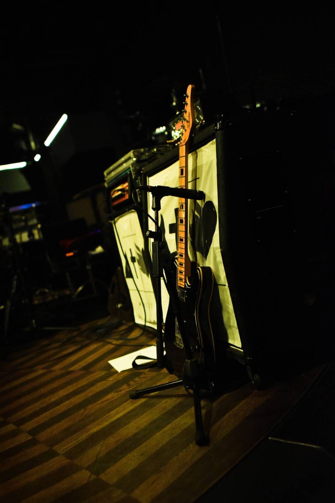 Civilní Obrana vyprodala pražský Lucerna Music Bar, jejími hosty byly Rybičky 48 a Denisa Nesvačilová