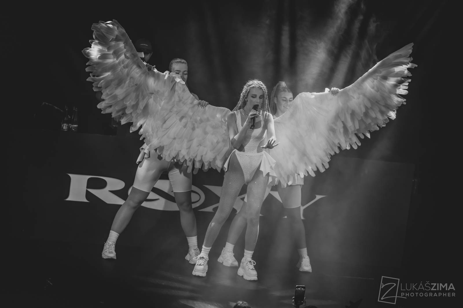 Sima předvedla Praze show světové úrovně, v Roxy pokřtila album Masterpiece