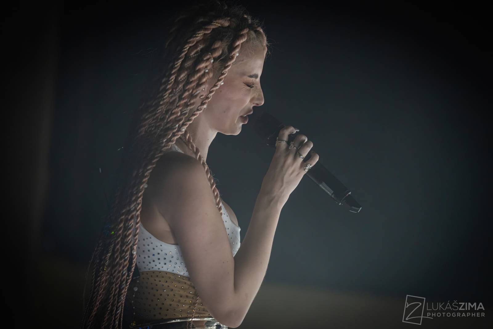 Sima předvedla Praze show světové úrovně, v Roxy pokřtila album Masterpiece