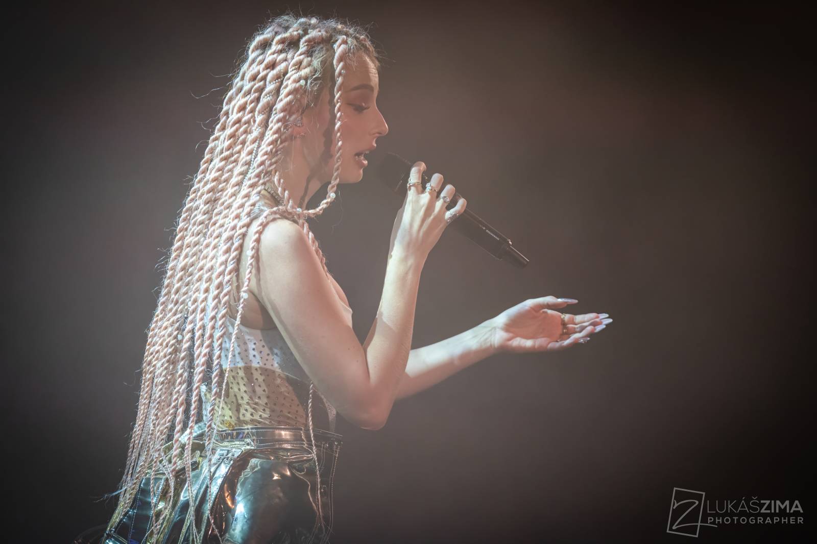 Sima předvedla Praze show světové úrovně, v Roxy pokřtila album Masterpiece