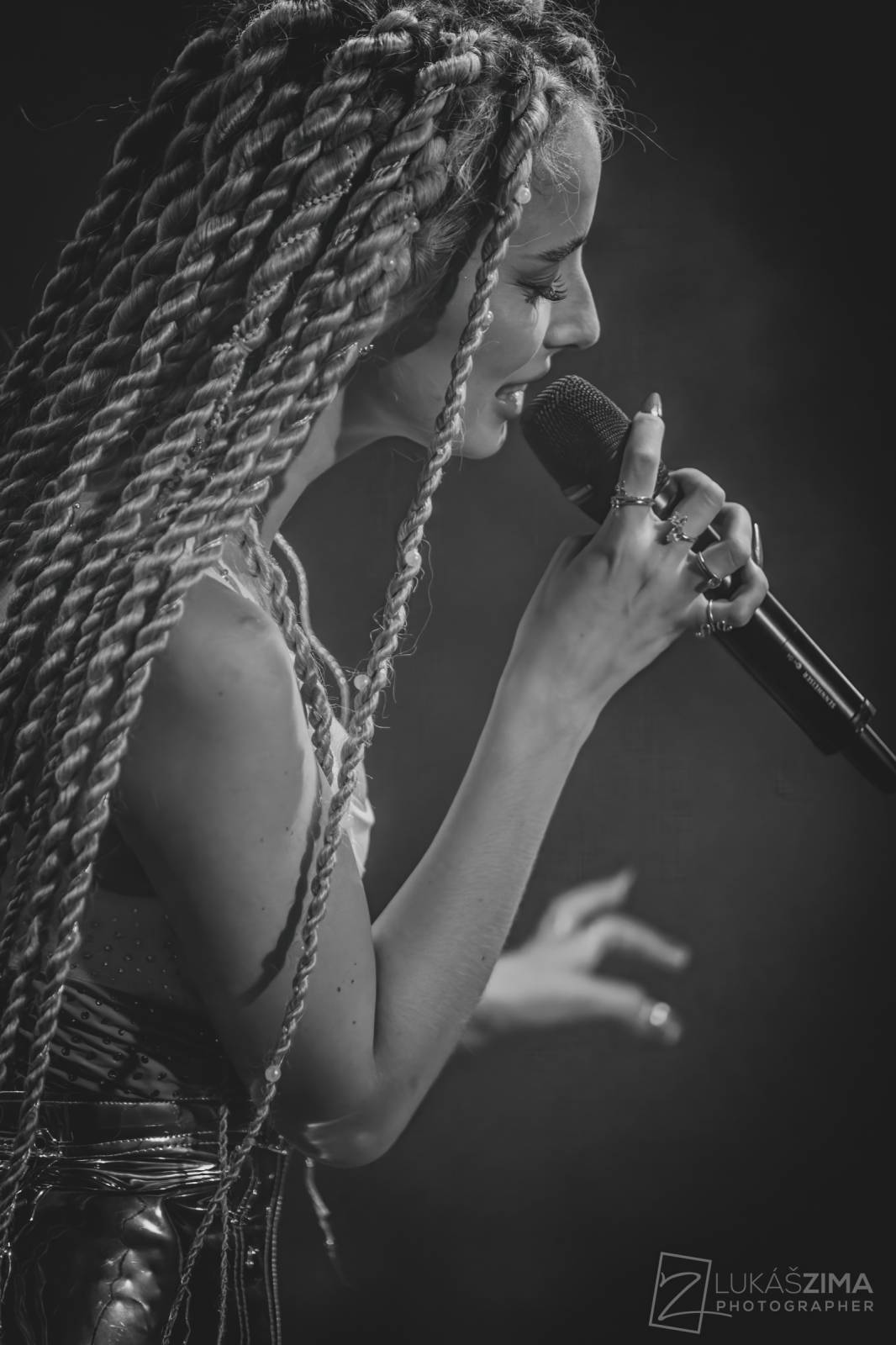 Sima předvedla Praze show světové úrovně, v Roxy pokřtila album Masterpiece