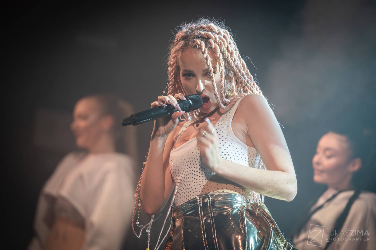 Sima předvedla Praze show světové úrovně, v Roxy pokřtila album Masterpiece