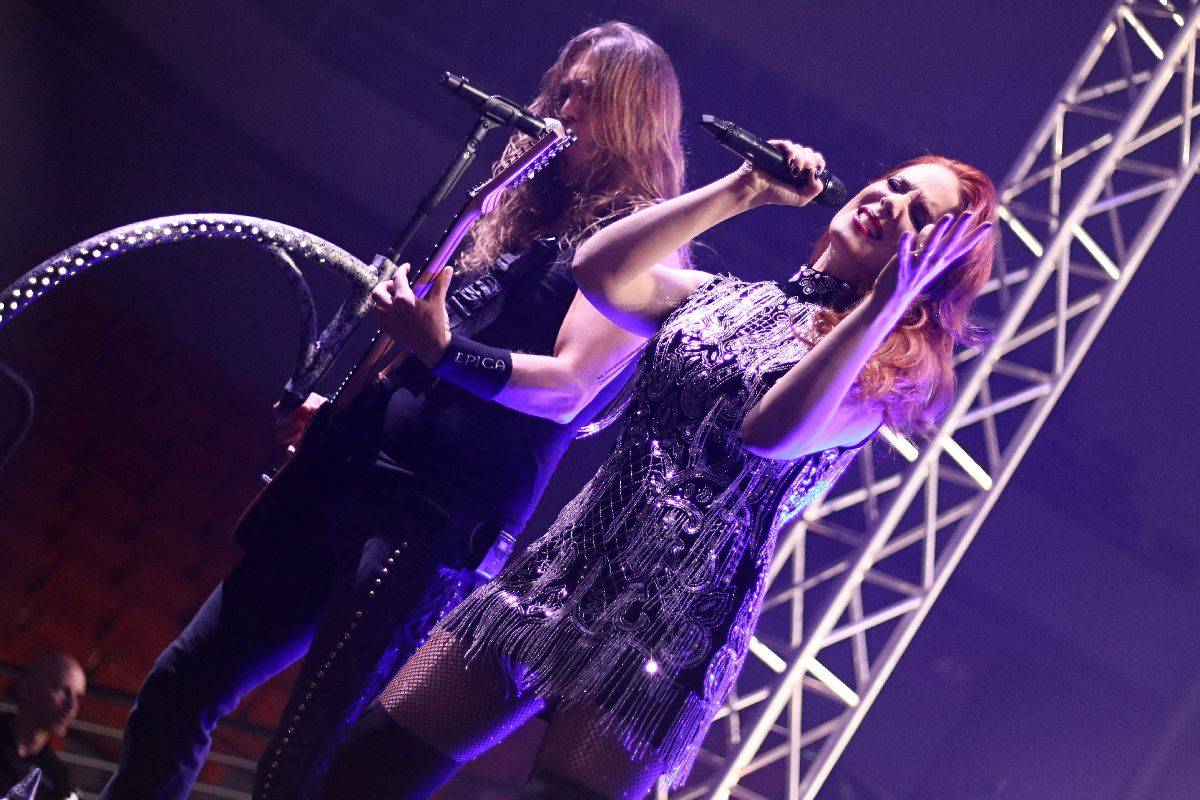 Do Brna dorazila Apocalyptica spolu s Epicou, Nothing Else Matters zpívala celá hala