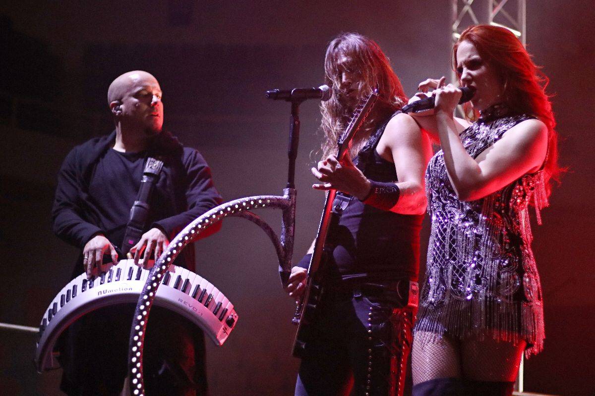 Do Brna dorazila Apocalyptica spolu s Epicou, Nothing Else Matters zpívala celá hala