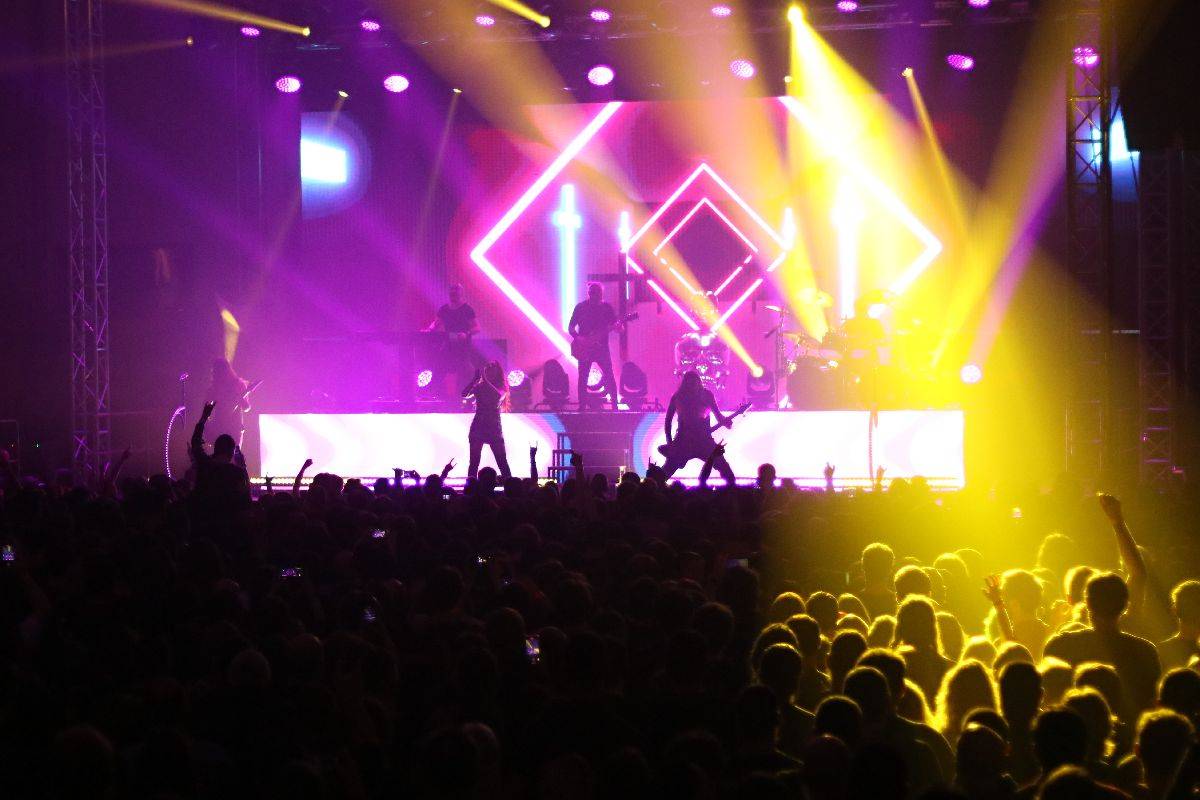 Do Brna dorazila Apocalyptica spolu s Epicou, Nothing Else Matters zpívala celá hala