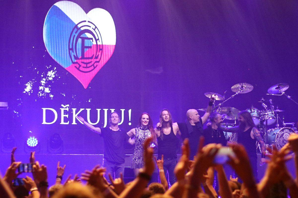 Do Brna dorazila Apocalyptica spolu s Epicou, Nothing Else Matters zpívala celá hala