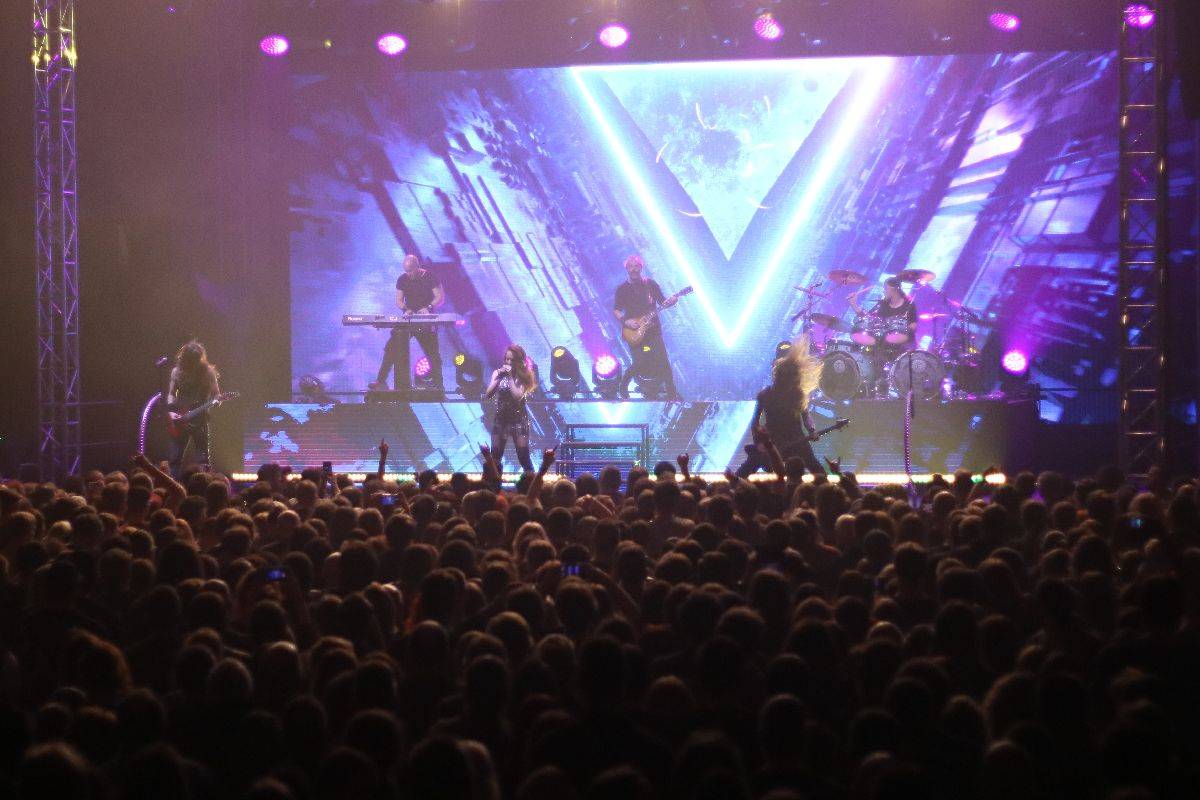 Do Brna dorazila Apocalyptica spolu s Epicou, Nothing Else Matters zpívala celá hala