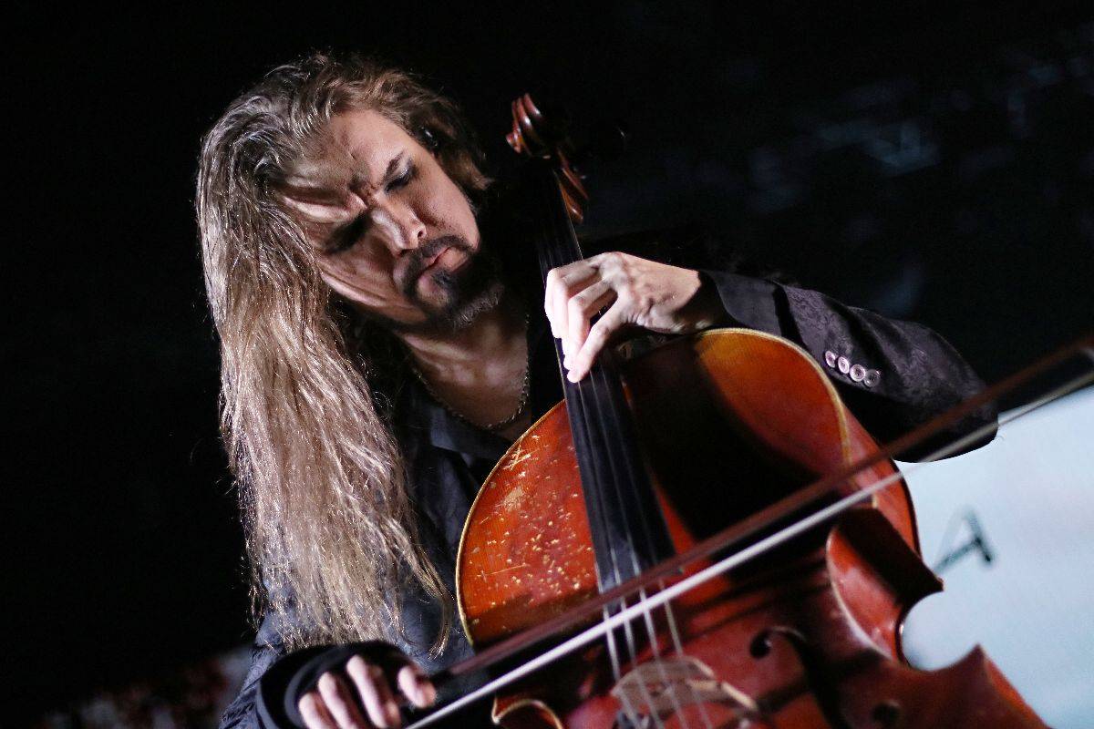 Do Brna dorazila Apocalyptica spolu s Epicou, Nothing Else Matters zpívala celá hala