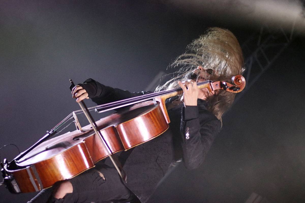 Do Brna dorazila Apocalyptica spolu s Epicou, Nothing Else Matters zpívala celá hala