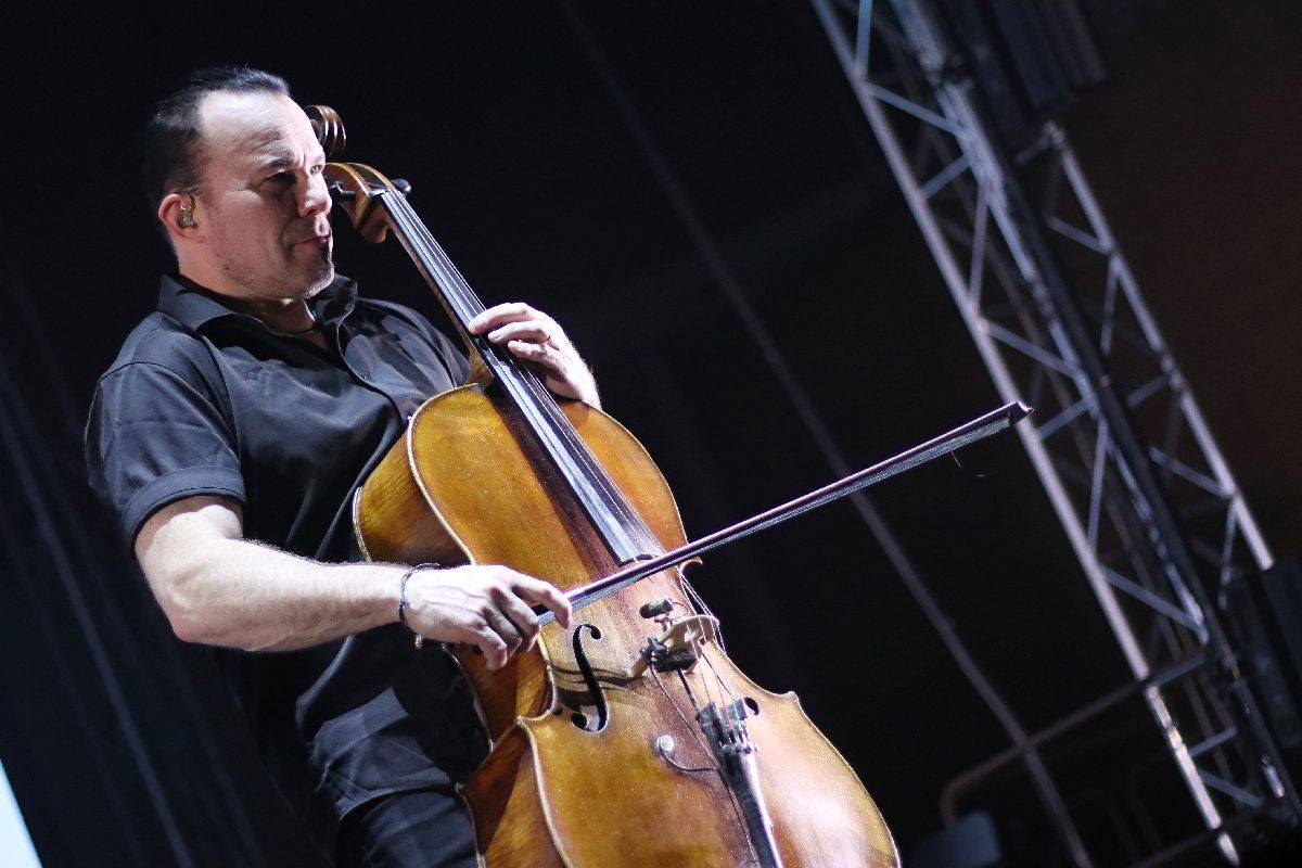 Do Brna dorazila Apocalyptica spolu s Epicou, Nothing Else Matters zpívala celá hala